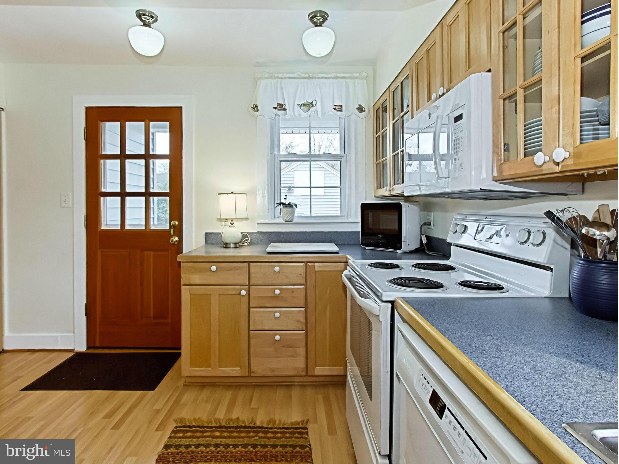 2816 West George Mason Road Falls Church, VA 22042 - Photo 11 of 29 Kitchen