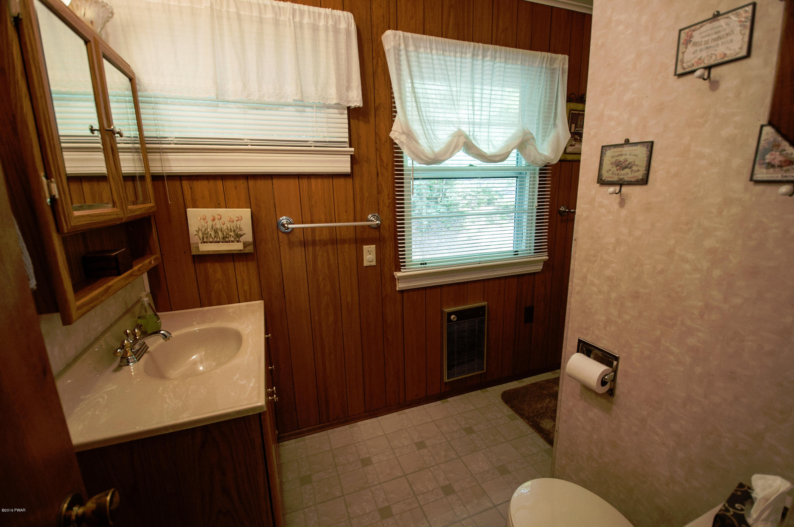 109 River Road Greentown, PA 18426 - Photo 14 of 27 14-Bathroom 1