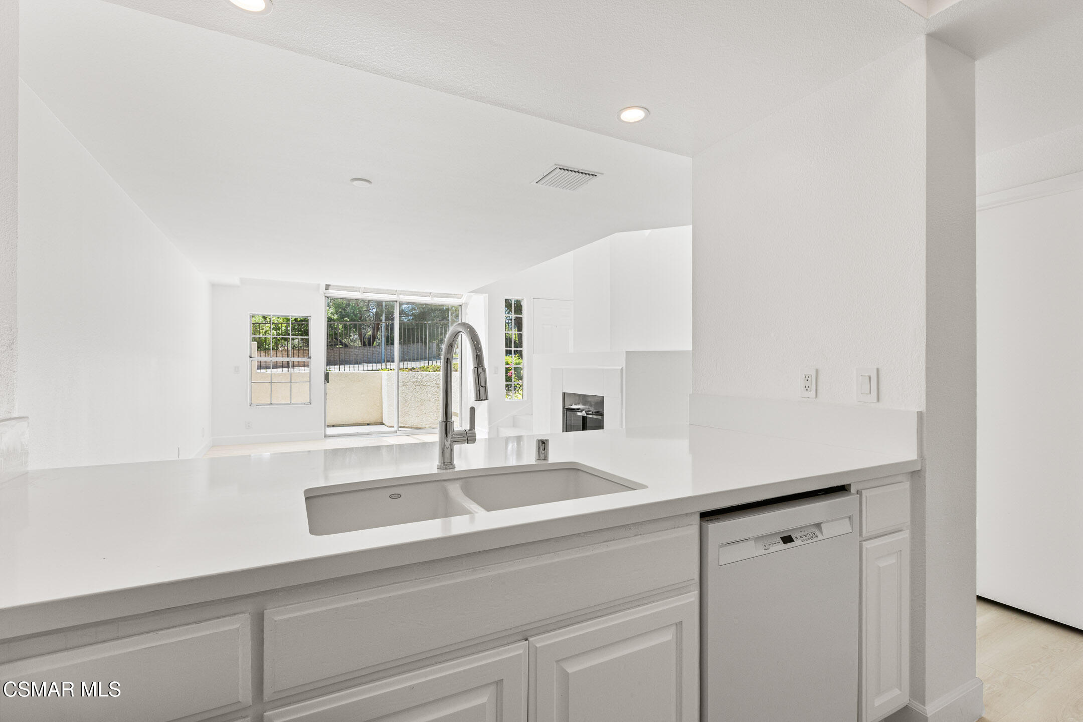 4240 Lost Hills Road, Unit 802 Calabasas, CA 91301 - Photo 9 of 46 LOSTHILLSWEB-39