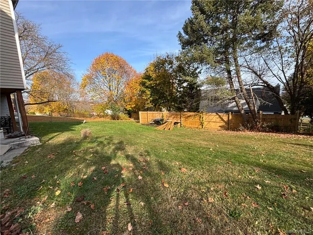 a view of yard with trees