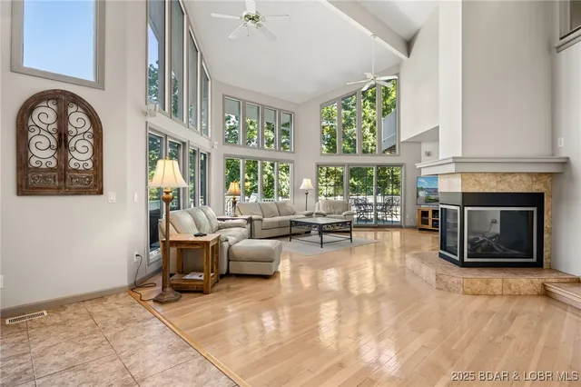 $1,729,000 | 125 Sailaway Bay Drive, Sunrise Beach, MO 65079