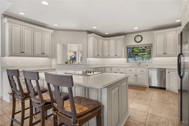 $1,729,000 | 125 Sailaway Bay Drive, Sunrise Beach, MO 65079