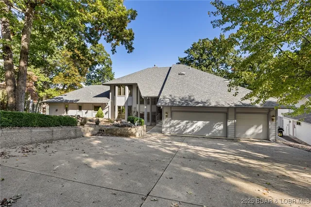 $1,729,000 | 125 Sailaway Bay Drive, Sunrise Beach, MO 65079