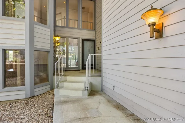 $1,729,000 | 125 Sailaway Bay Drive, Sunrise Beach, MO 65079