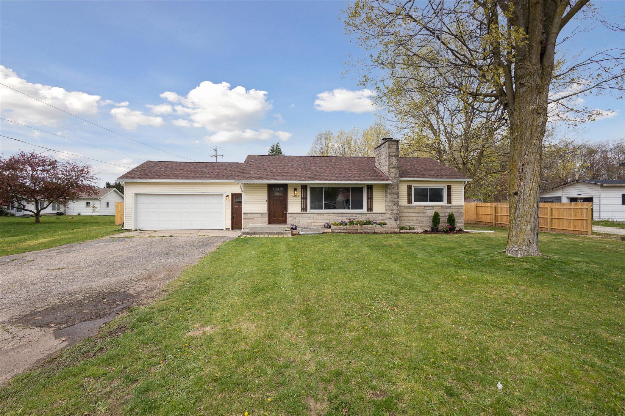 16544 Kellogg Avenue Three Rivers, MI 49093 - Photo 2 of 31 02