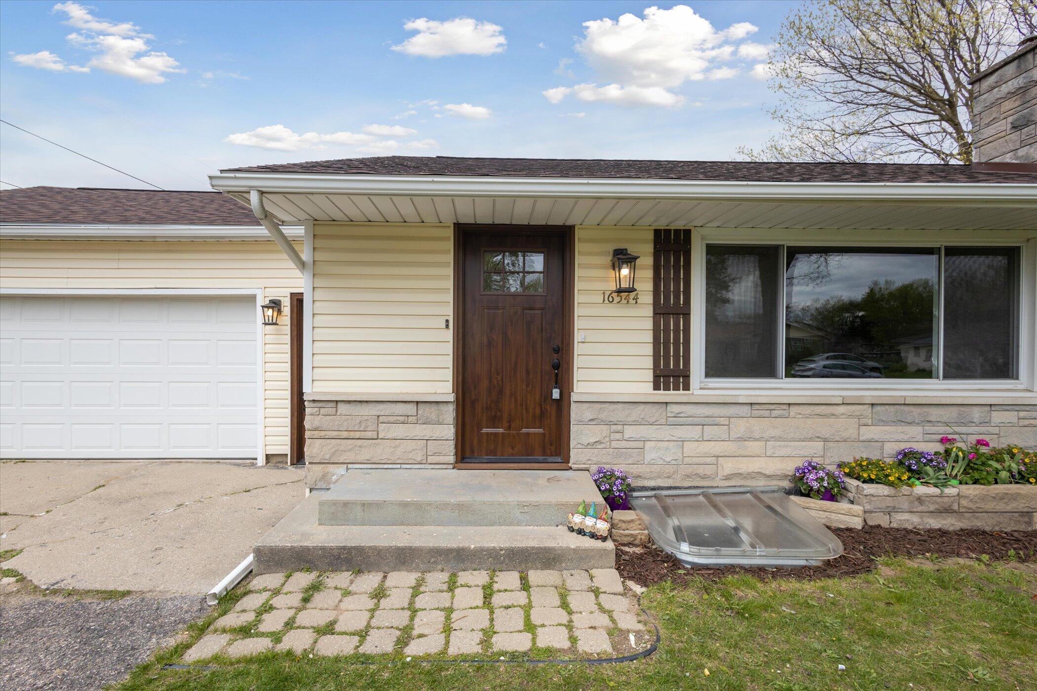 16544 Kellogg Avenue Three Rivers, MI 49093 - Photo 3 of 31 03