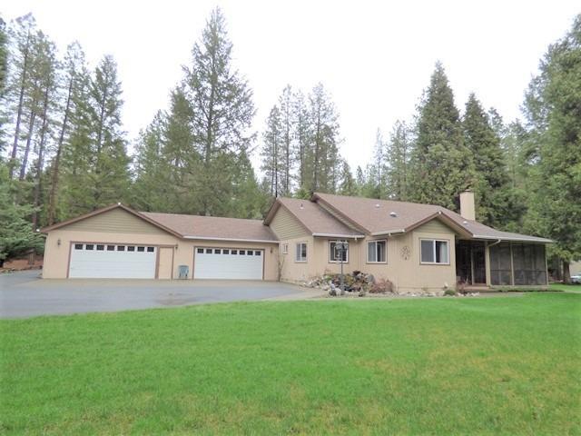 7000 Redthorne Road Rogue River, OR 97537 - Photo 2 of 35 This home and property has amenities the