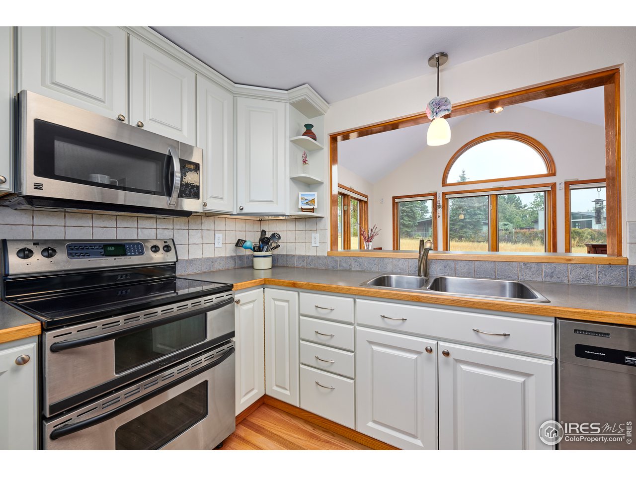 2877 Tincup Circle Boulder, CO 80305 - Photo 11 of 38 a kitchen with stainless steel appliances granite countertop a stove and a sink