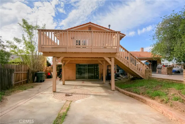 a view of a house with a yard and plants