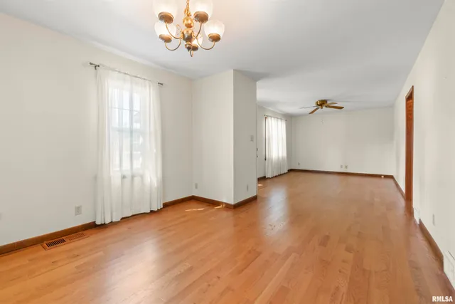 $185,000 | 1003 Walnut Street, Washington, IL 61571