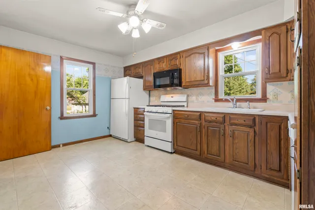 $185,000 | 1003 Walnut Street, Washington, IL 61571