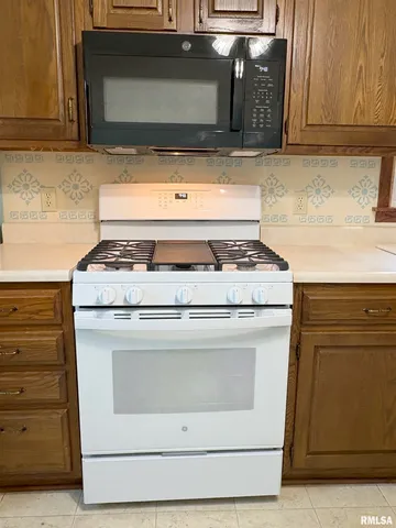 $185,000 | 1003 Walnut Street, Washington, IL 61571