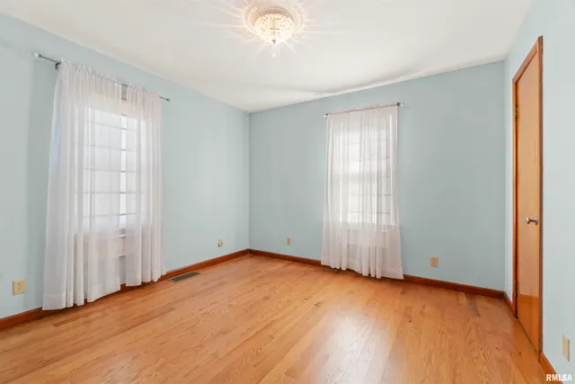 $185,000 | 1003 Walnut Street, Washington, IL 61571