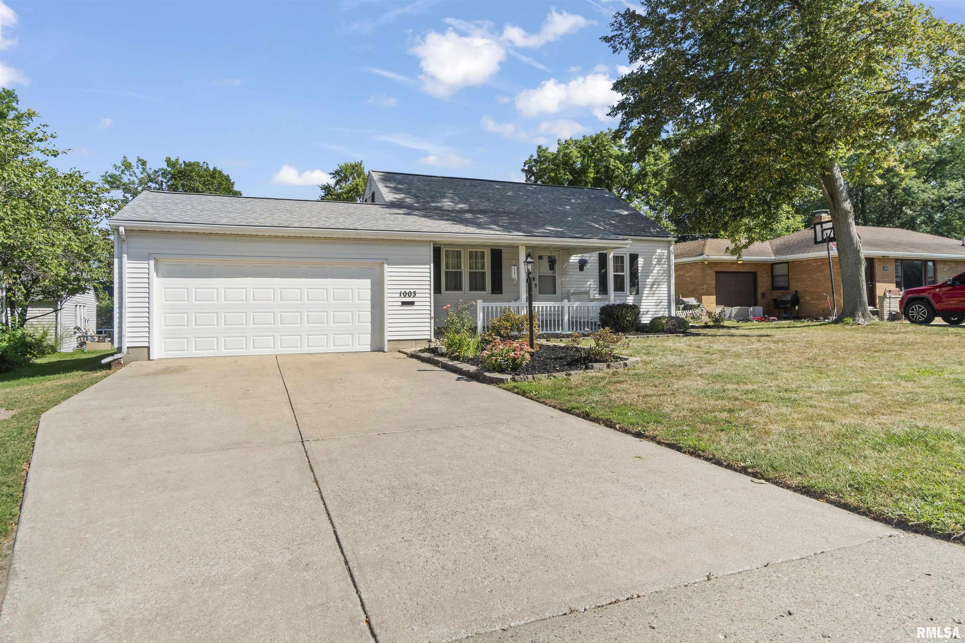 1003 Walnut Street Washington, IL 61571 - Photo 3 of 55 Gallery Image 3
