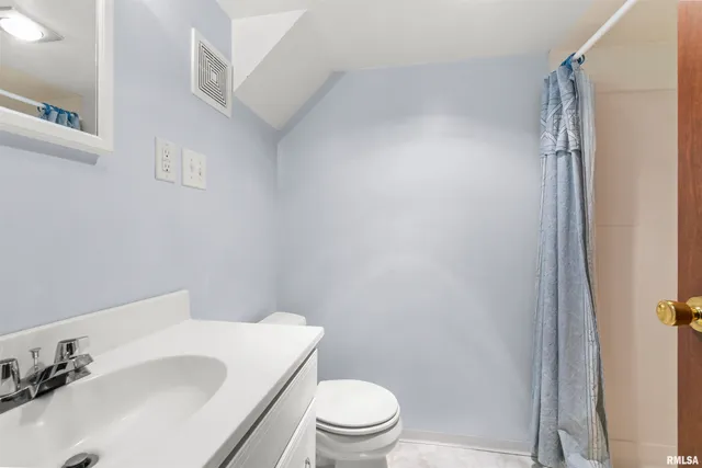 $185,000 | 1003 Walnut Street, Washington, IL 61571