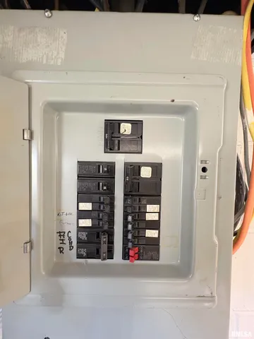 $185,000 | 1003 Walnut Street, Washington, IL 61571