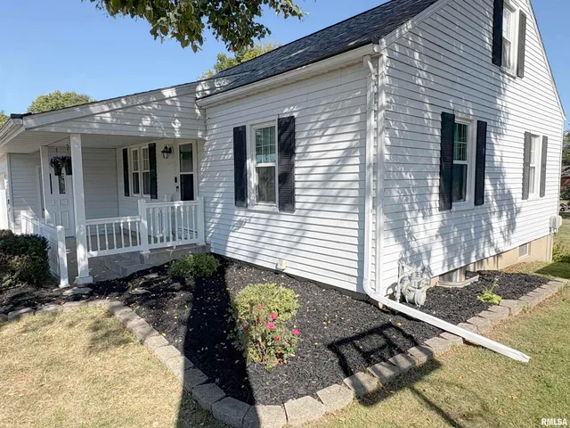 $185,000 | 1003 Walnut Street, Washington, IL 61571