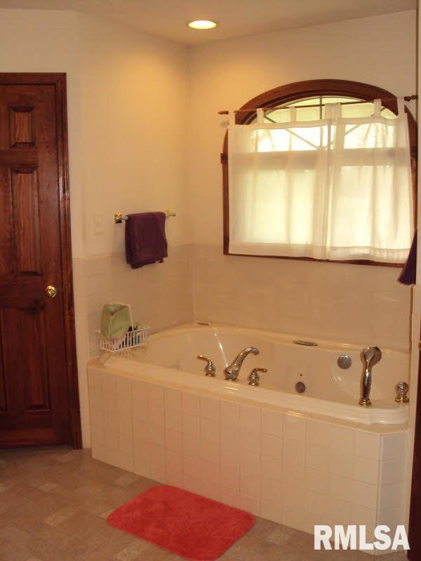 1412 Sycamore Road Carterville, IL 62918 - Photo 13 of 19 Gallery Image 13