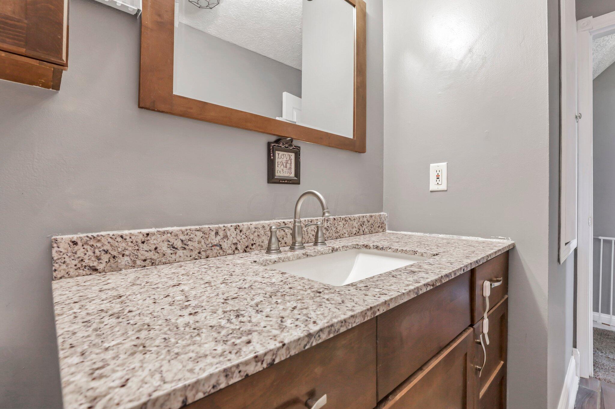 3035 Rivercliff Road Columbus, OH 43223 - Photo 8 of 47 8-web-or-mls-IMG_5428
