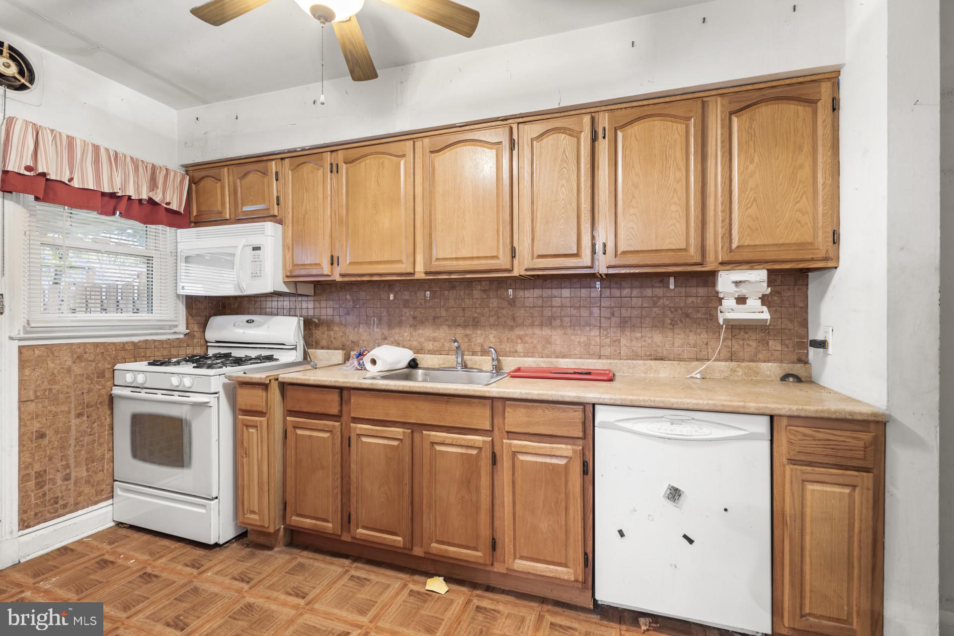 1532 Stonewood Road Baltimore, MD 21239 - Photo 11 of 33 Gallery Image 11