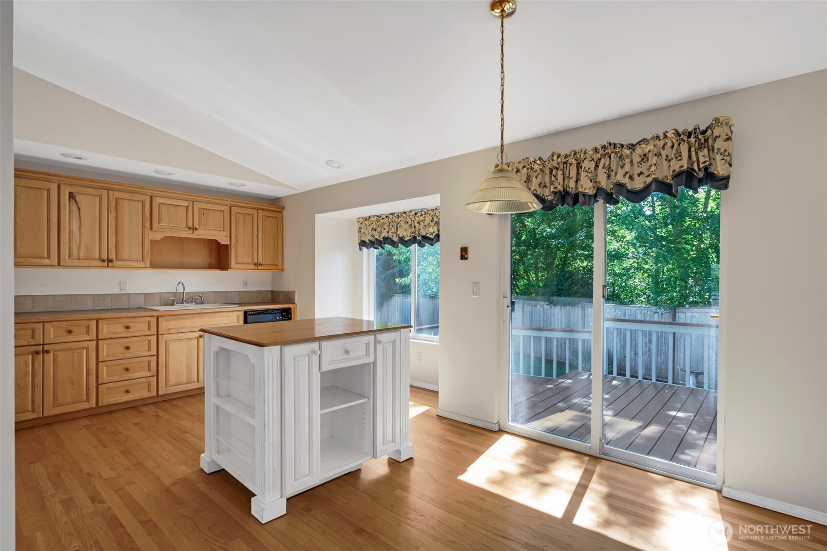 1010 Southwest 348th Place Federal Way, WA 98023 - Photo 10 of 36 Gallery Image 10