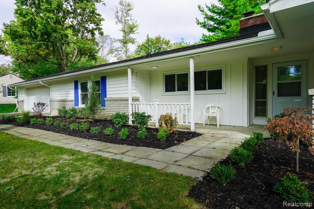 29200 Utley Road Farmington Hills, MI 48334 - Photo 4 of 64