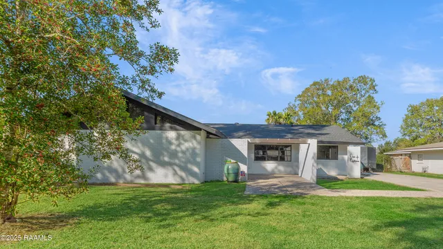 $295,000 | 118 Par Road 607, New Iberia, LA 70563