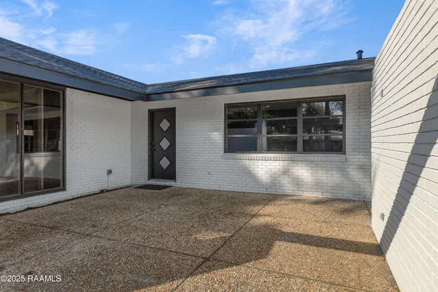 $295,000 | 118 Par Road 607, New Iberia, LA 70563