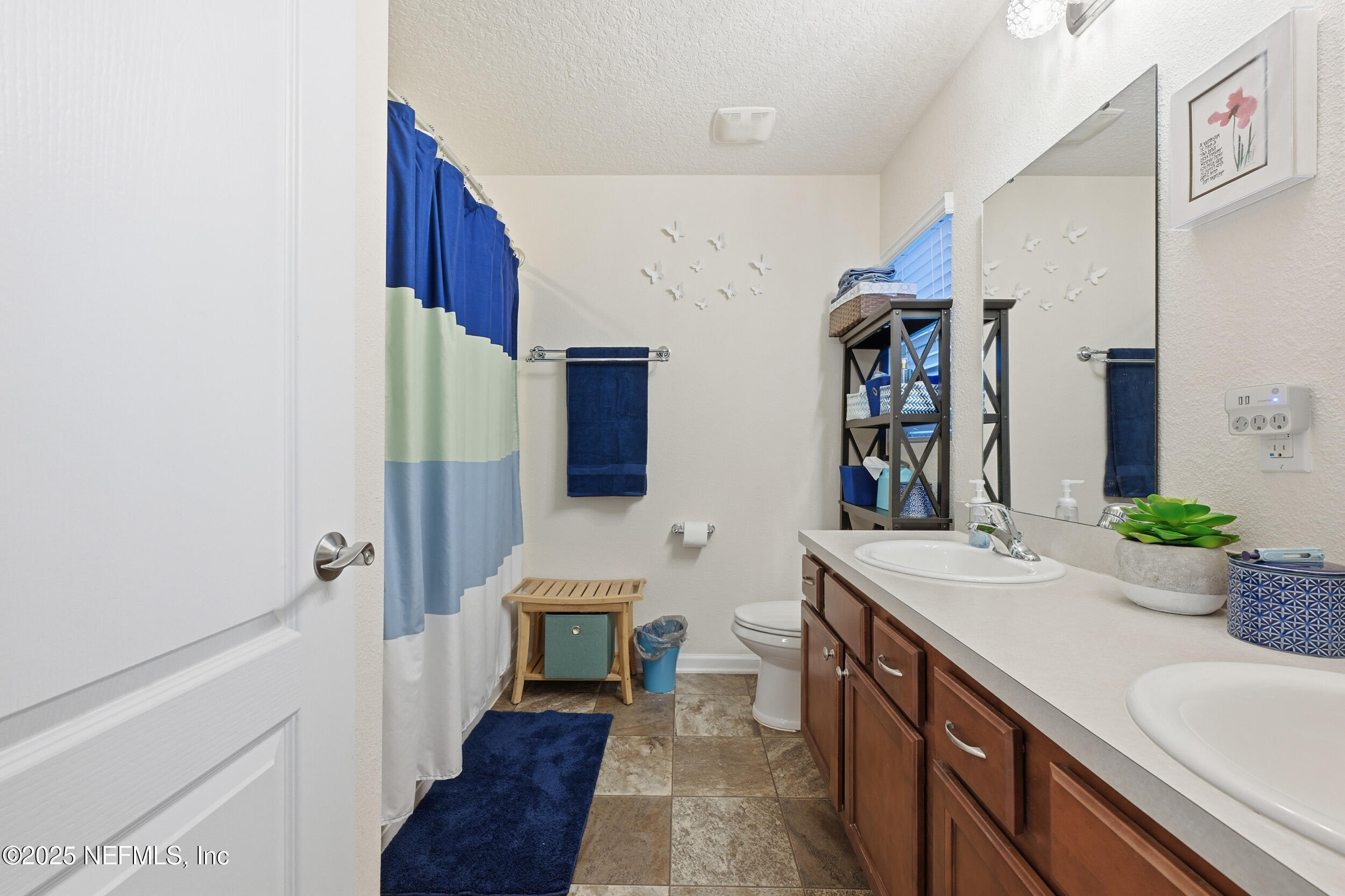 4068 Great Falls Loop Middleburg, FL 32068 - Photo 22 of 36 a bathroom with a sink and a mirror