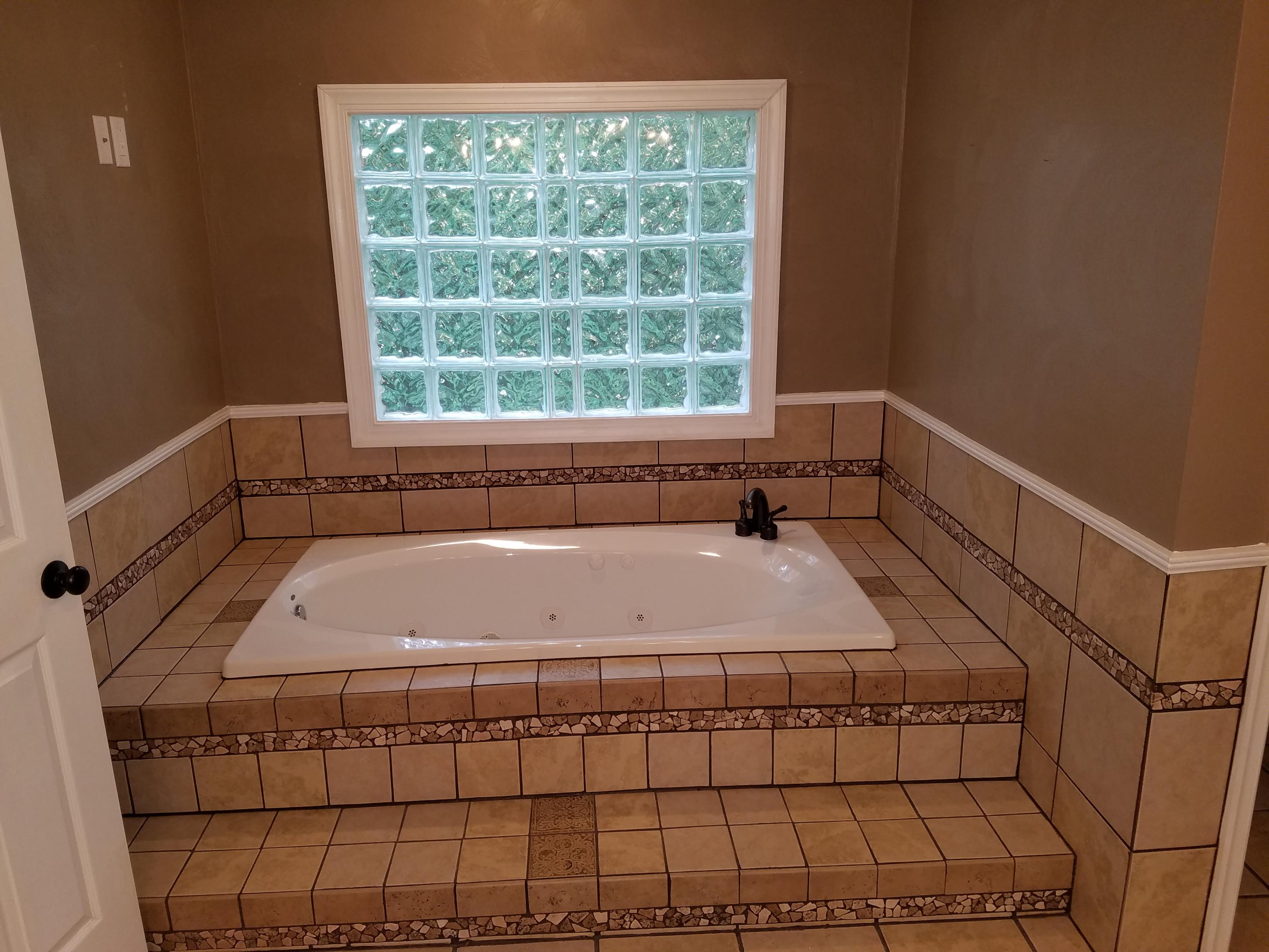 32 Charlie Road Hardy, VA 24101 - Photo 15 of 23 a bathroom with a bathtub