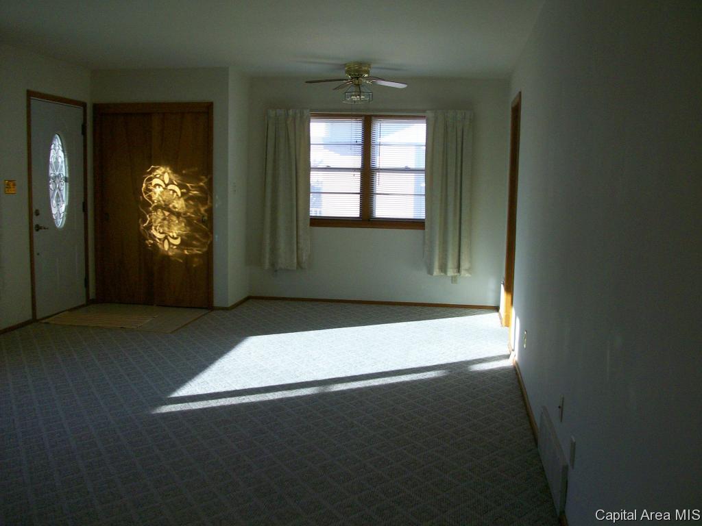 18 Verna Drive Springfield, IL 62702 - Photo 4 of 7