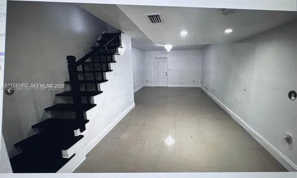 $2,500 | 4372 West 11th Lane, Unit 30, Hialeah, FL 33012