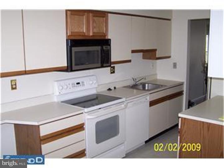 119 Cavalry Court Wayne, PA 19087 - Photo 3 of 7 Kitchen