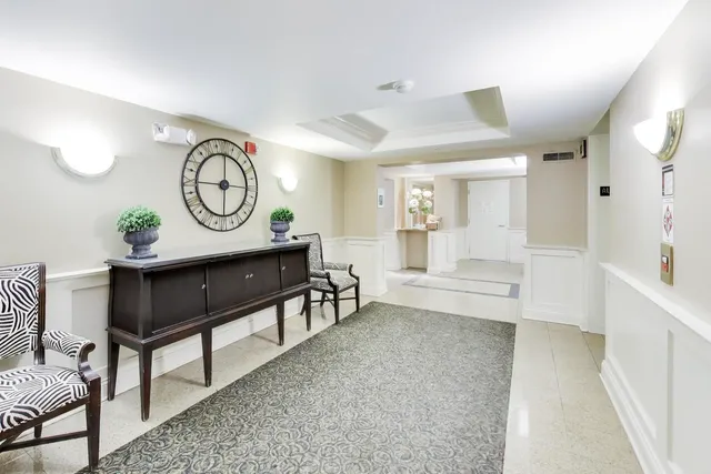 $600,000 | 620 Homewood Avenue, Unit 405, Highland Park, IL 60035