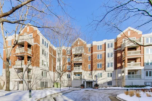 $600,000 | 620 Homewood Avenue, Unit 405, Highland Park, IL 60035