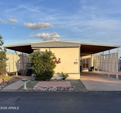 a view of a parking area