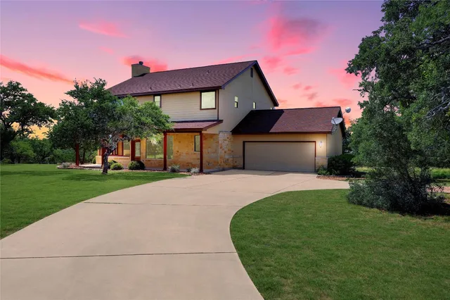 $739,500 | 995 Cielo Springs Drive, Blanco, TX 78606