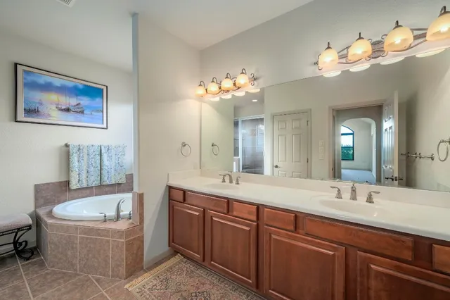 $739,500 | 995 Cielo Springs Drive, Blanco, TX 78606