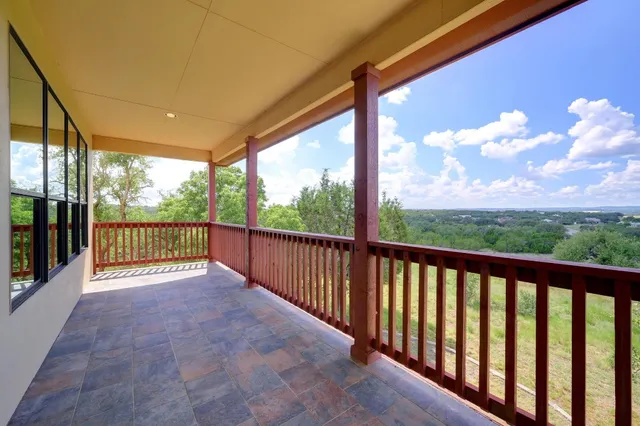 $739,500 | 995 Cielo Springs Drive, Blanco, TX 78606