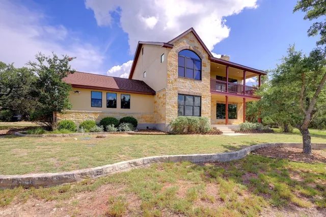 $739,500 | 995 Cielo Springs Drive, Blanco, TX 78606