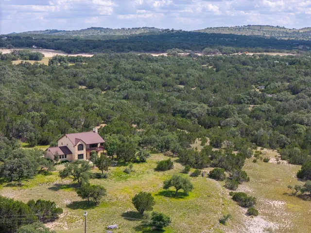 $739,500 | 995 Cielo Springs Drive, Blanco, TX 78606