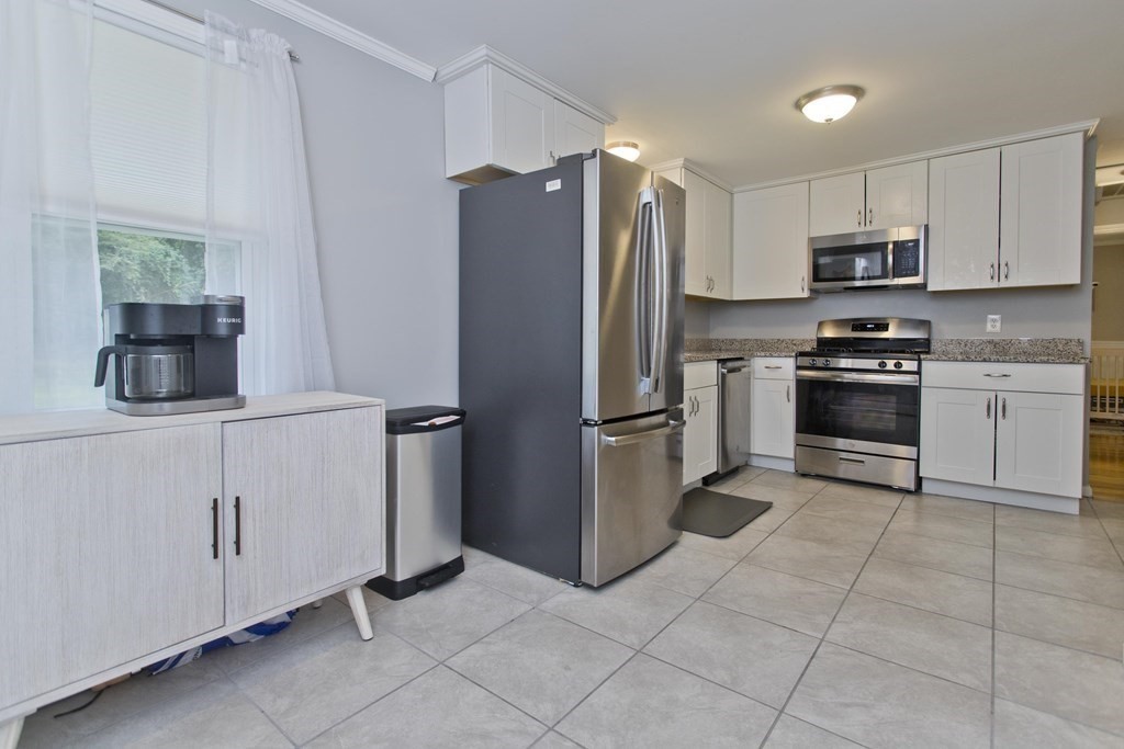 43 Sedgewick Street Springfield, MA 01108 - Photo 14 of 34
