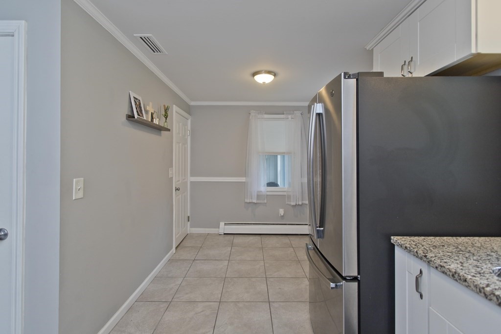 43 Sedgewick Street Springfield, MA 01108 - Photo 17 of 34
