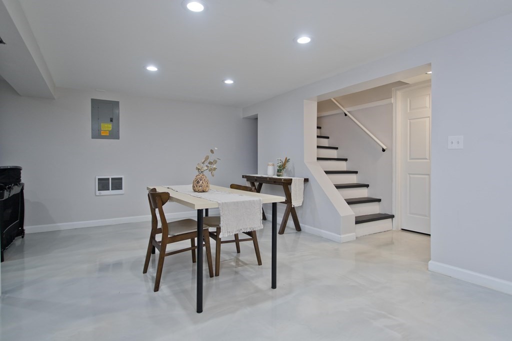 43 Sedgewick Street Springfield, MA 01108 - Photo 18 of 34