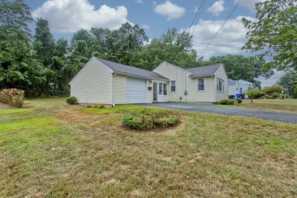 43 Sedgewick Street Springfield, MA 01108 - Photo 27 of 34