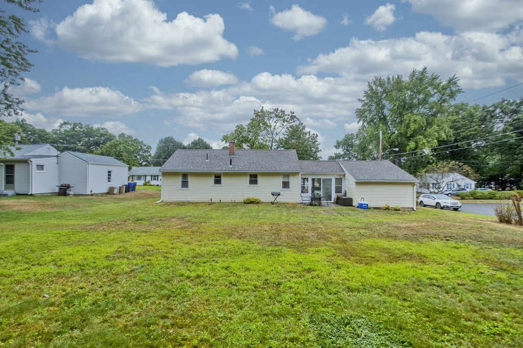43 Sedgewick Street Springfield, MA 01108 - Photo 28 of 34