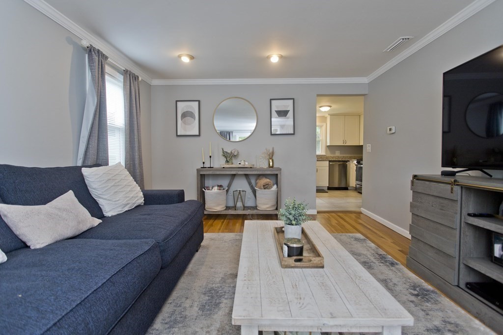 43 Sedgewick Street Springfield, MA 01108 - Photo 3 of 34