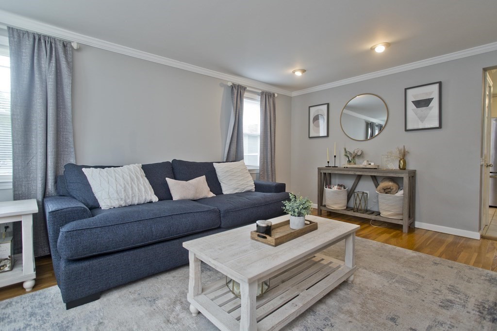43 Sedgewick Street Springfield, MA 01108 - Photo 4 of 34