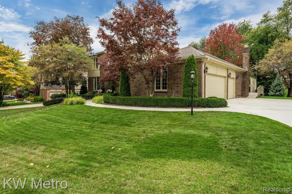 323 Shellbourne Drive Rochester, MI 48309 - Photo 3 of 62
