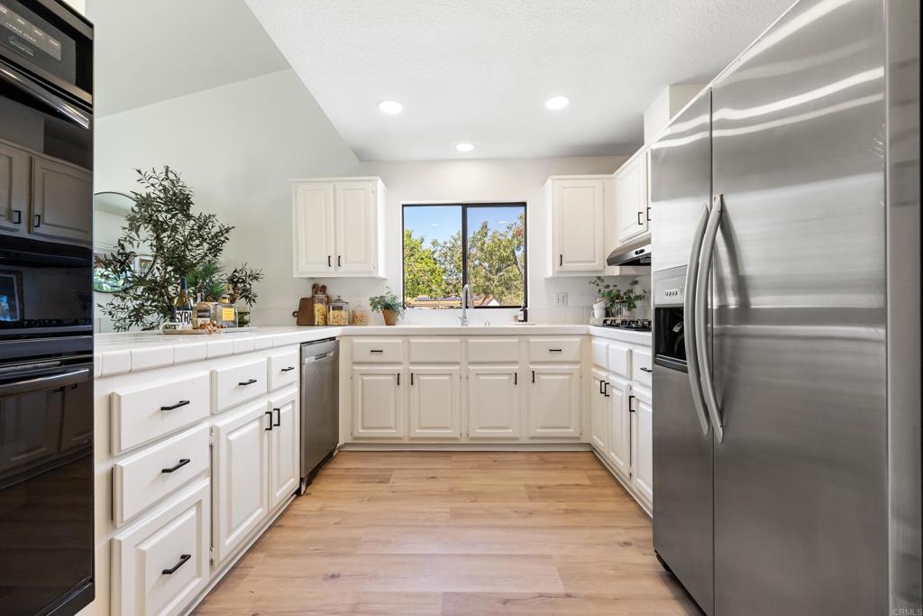 4903 Lake Park Court Fallbrook, CA 92028 - Photo 8 of 33